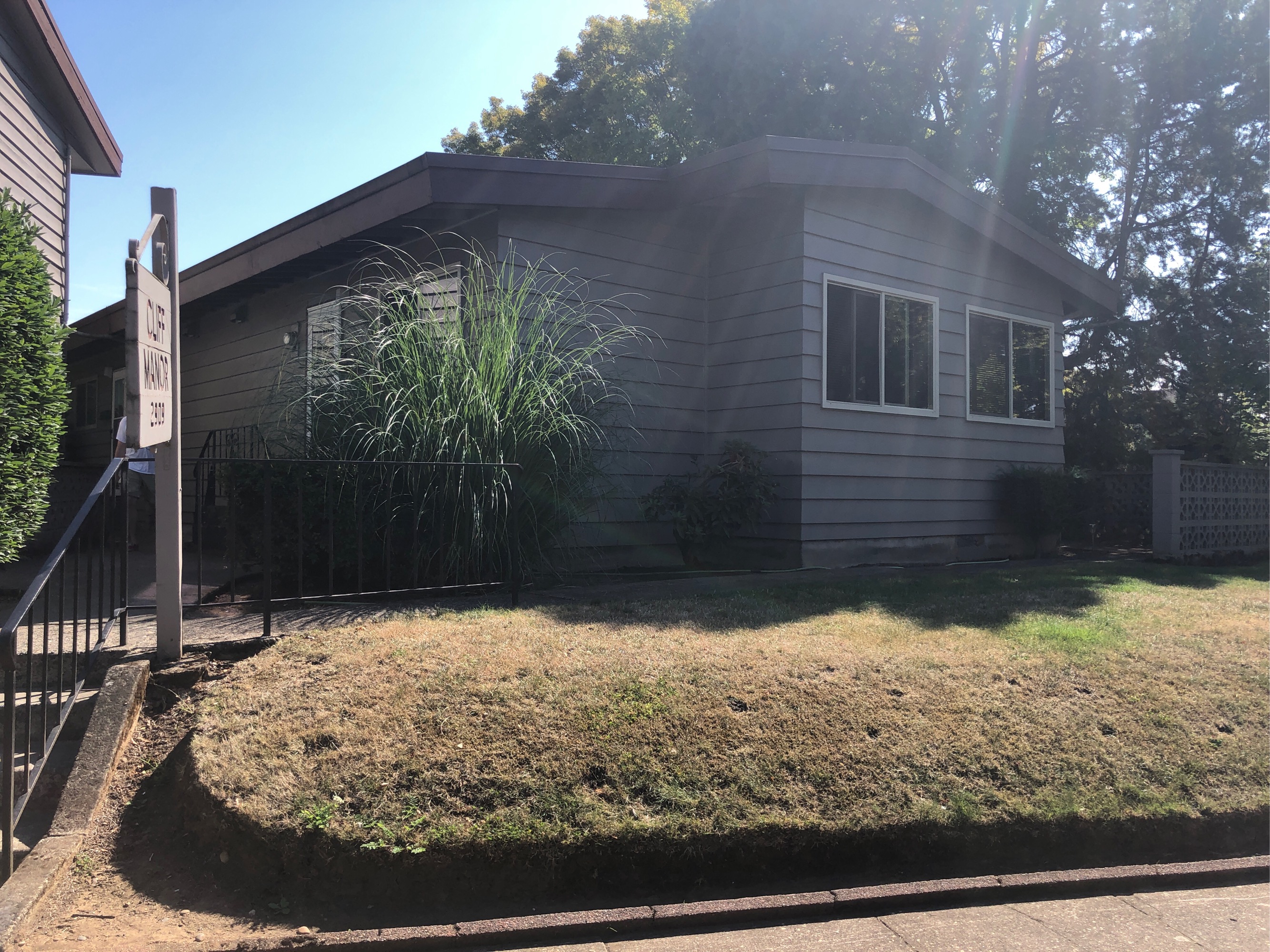 Apartments for rent at Cliff Manor Apartments in North Portland