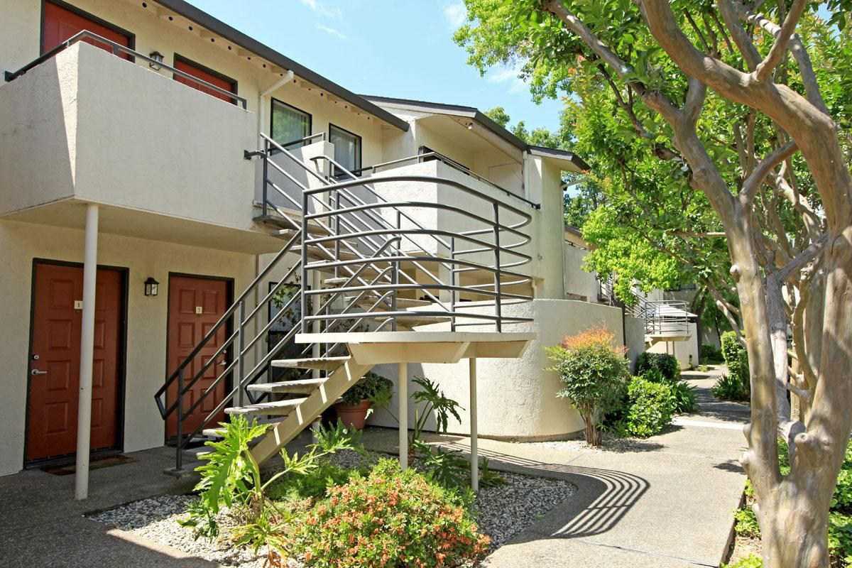 Apartments for rent at Larkspur Apartments in Northrup