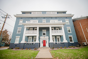 Apartments for rent at The Colonial in Evansville South Side