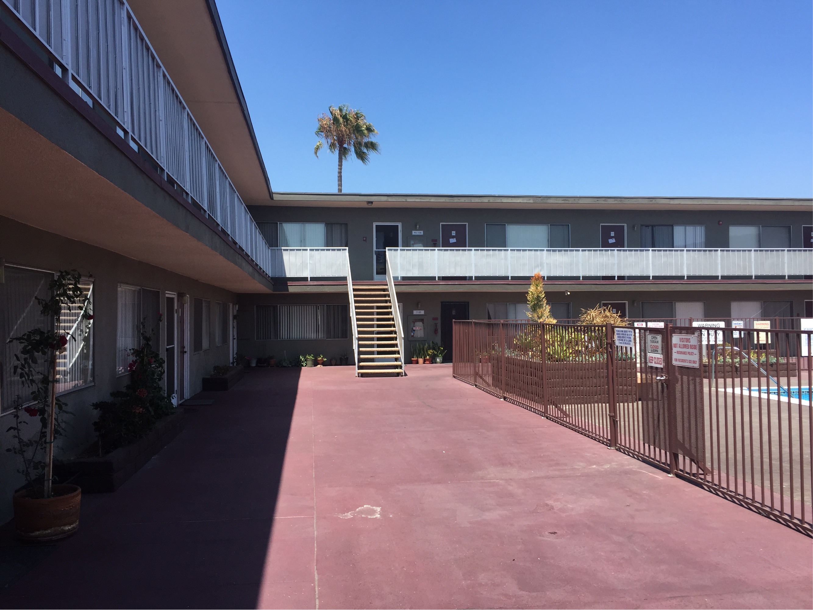 Apartments for rent at Regal Manor Apartments in North Hawthorne