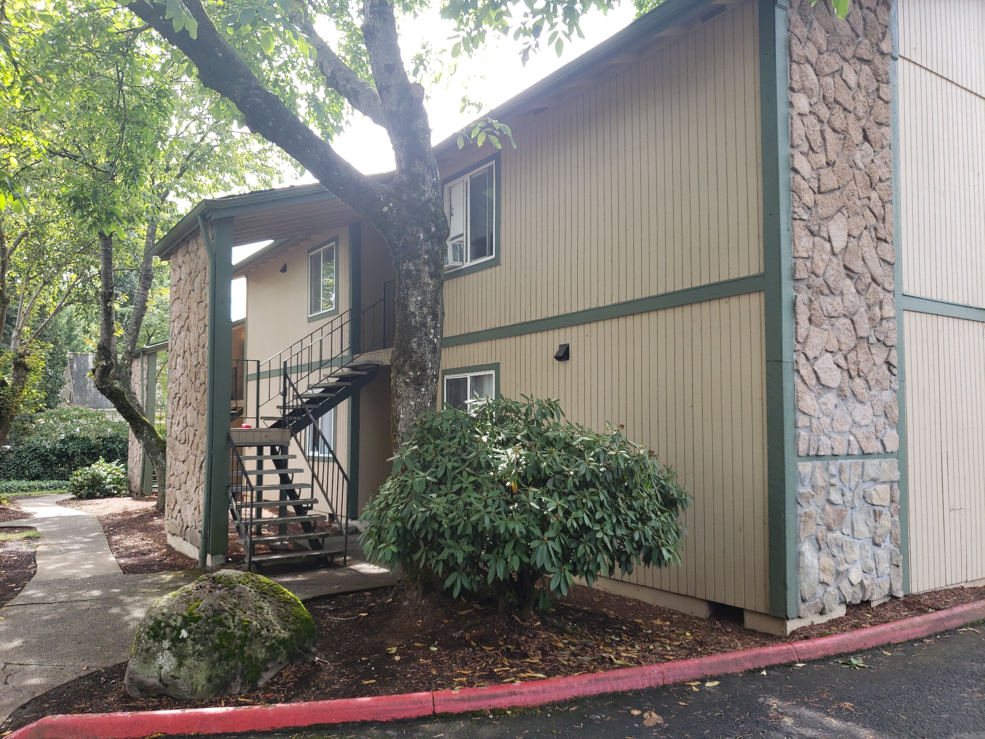 Apartments for rent at Emerald Park Apartments in Centennial
