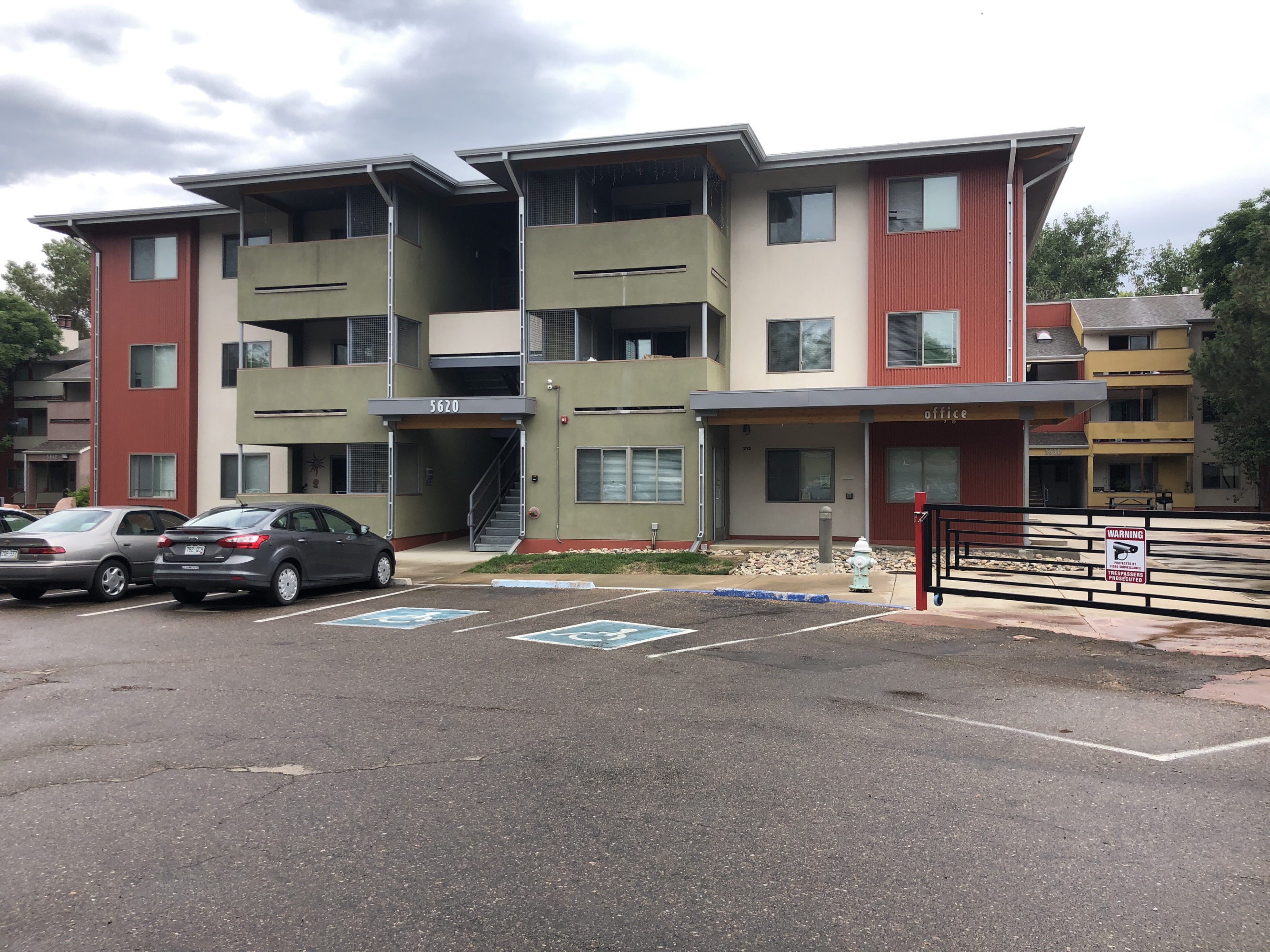 Apartments for rent at Fairways Apartments in Arapahoe Ridge