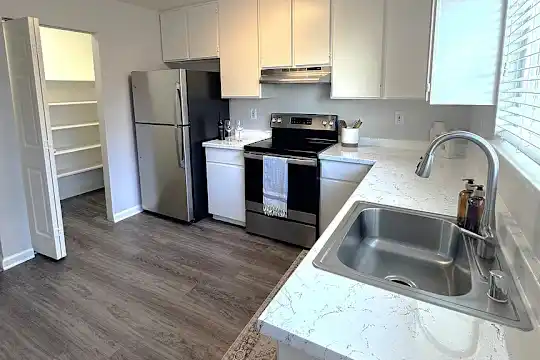 Campbell Plaza Apartments - Campbell, CA - Photo 1