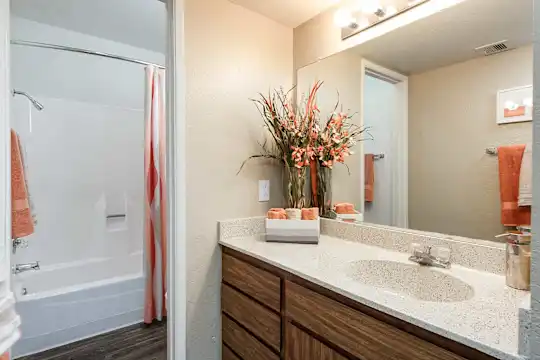 Camelback Cove Apartments - Phoenix, AZ - Photo 16