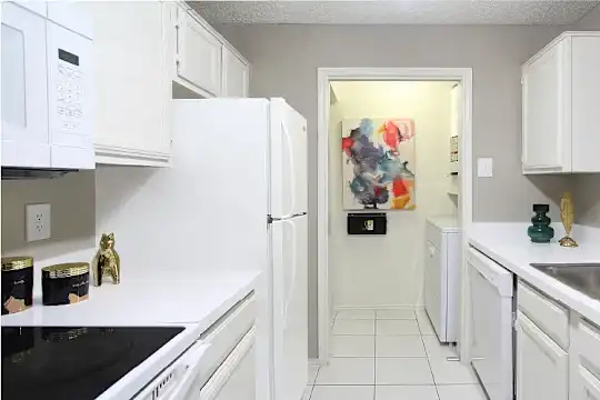 Preston Village Apartments - Dallas, TX - Photo 13