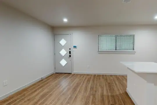 Lakewood Village - Dallas, TX - Photo 15