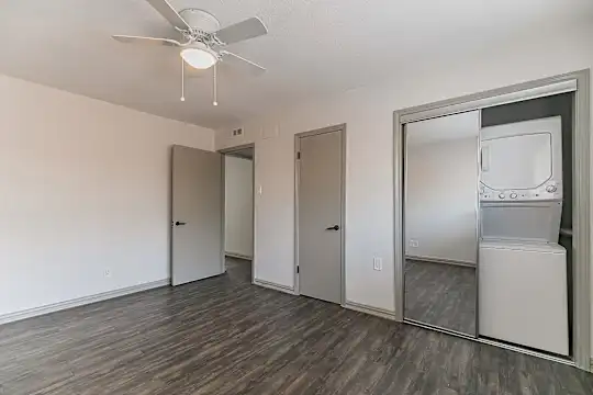 Colony House - Dallas, TX - Photo 49