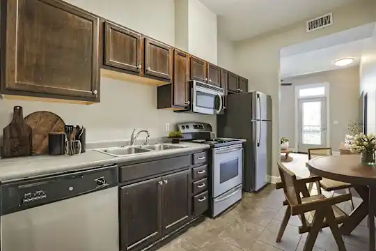 Aloysius Apartments - New Orleans, LA - Photo 1