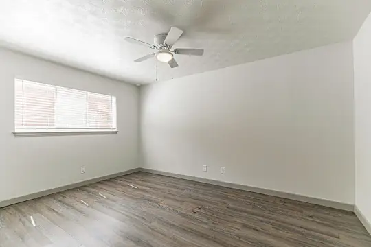 Colony House - Dallas, TX - Photo 38
