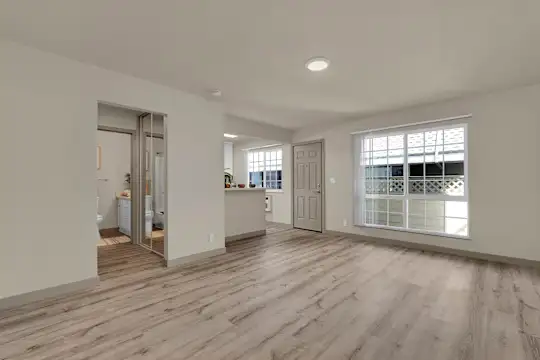 River Walk Apartments - Campbell, CA - Photo 15