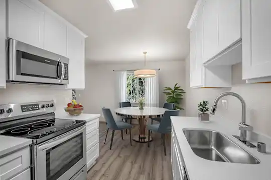River Walk Apartments - Campbell, CA - Photo 5