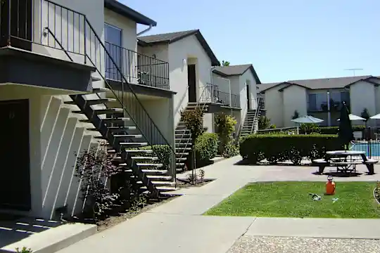 Campbell Square Apartments - Campbell, CA - Photo 2