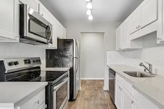 Summerwood Apartments - Santa Clara, CA - Photo 13