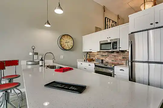 Lofts at Mockingbird Station Apartments - Dallas, TX - Photo 6