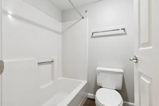 Woodcrest - Kansas City, MO - Photo 16