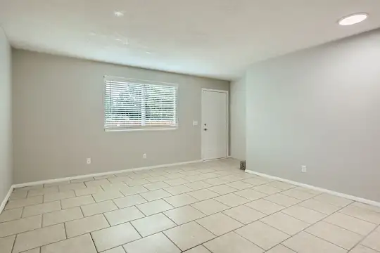 Tree Hills Apartments - Jacksonville, FL - Photo 4