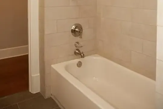 Hibernia Tower Apartments - New Orleans, LA - Photo 52