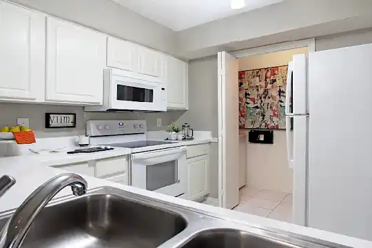 Preston Village Apartments - Dallas, TX - Photo 18