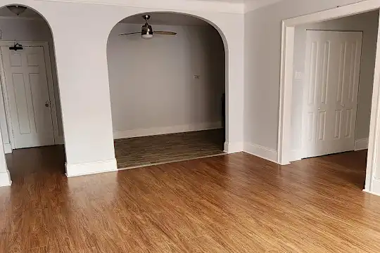 Commonwealth Apartments - Chicago, IL - Photo 12