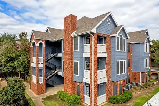 The Hamilton Apartments - Austin, TX - Photo 4