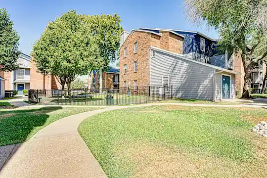 The Manhattan Apartments - Dallas, TX - Photo 35