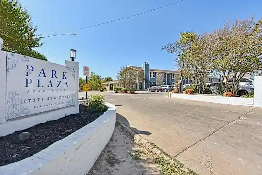 Park Plaza - Austin, TX - Photo 12