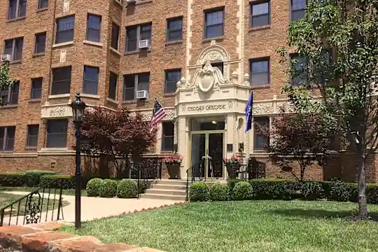 Carlyle Apartments - Kansas City, MO - Photo 4
