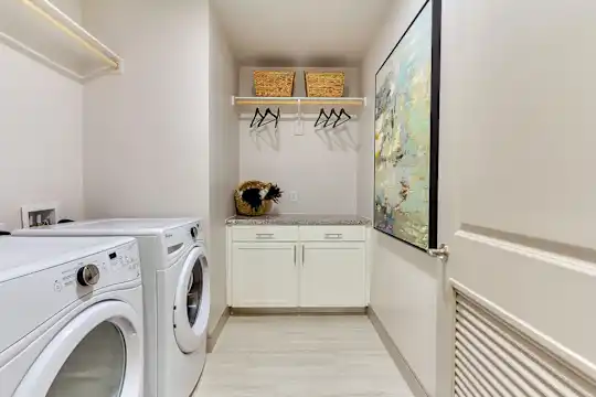 The Laurel Preston Hollow - Dallas, TX - Photo 6