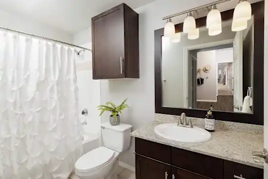 Eastbridge Apartments - Dallas, TX - Photo 5