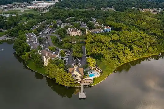 Whispering Lake - Kansas City, MO - Photo 1