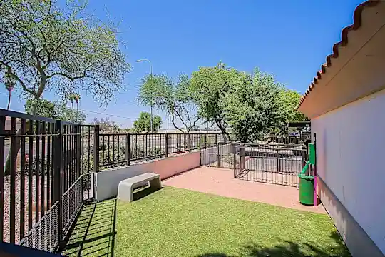 Del Mar Apartments - Phoenix, AZ - Photo 17