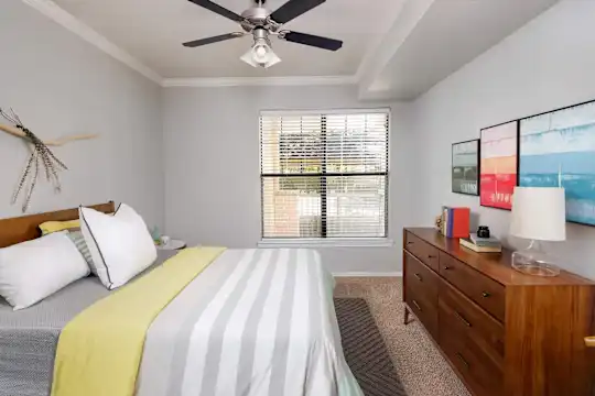 Eastbridge Apartments - Dallas, TX - Photo 4