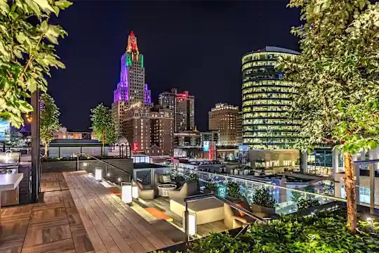 Two Light Luxury Apartments - Kansas City, MO - Photo 4