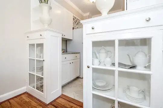 Manor House Apartments - Alexandria, VA - Photo 11