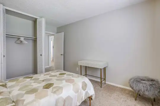 Somerset Apartments - Charlotte, NC - Photo 8