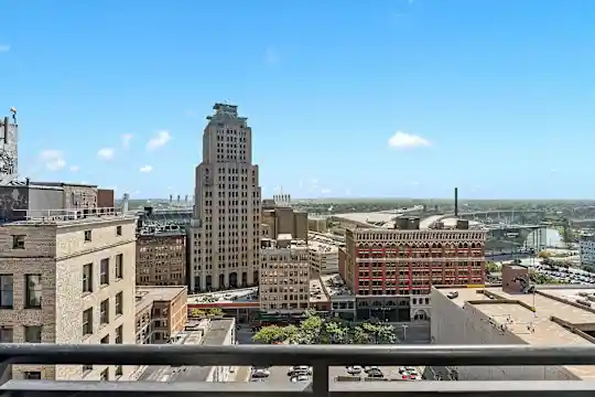 Skyline 776 - Cleveland, OH - Photo 33