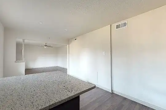 Colony House - Dallas, TX - Photo 17