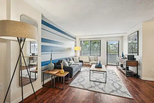 Riverside Apartments - Alexandria, VA - Photo 2