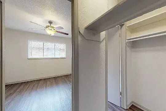 Colony House - Dallas, TX - Photo 30