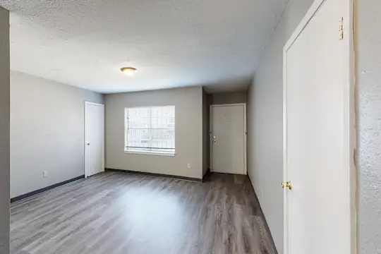 Longview Heights - Memphis, TN - Photo 1