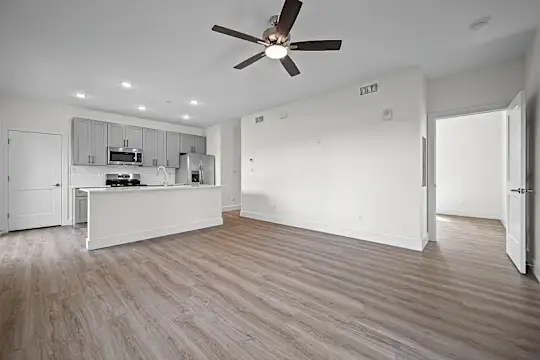 The Flats at Medical District - Dallas, TX - Photo 8