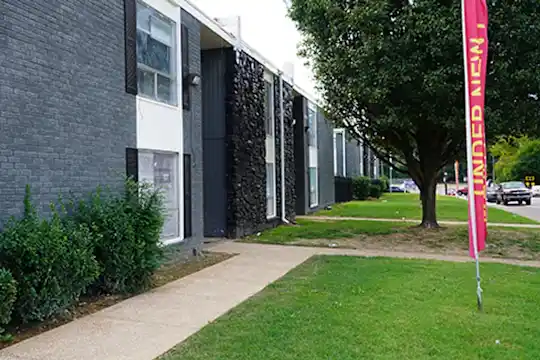 Macon Pointe - Memphis, TN - Photo 1