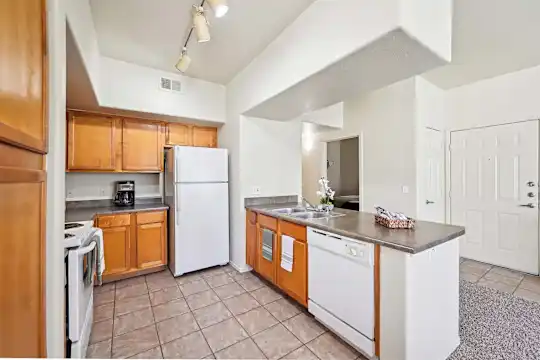 The Villas at Camelback Crossing - Glendale, AZ - Photo 23