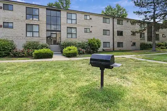 Rose Hill Apartments - Alexandria, VA - Photo 27