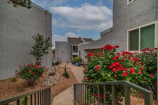 Villa Serena - Albuquerque, NM - Photo 19