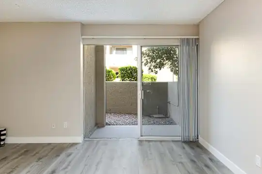 Arcadia Villa Apartments - Phoenix, AZ - Photo 11