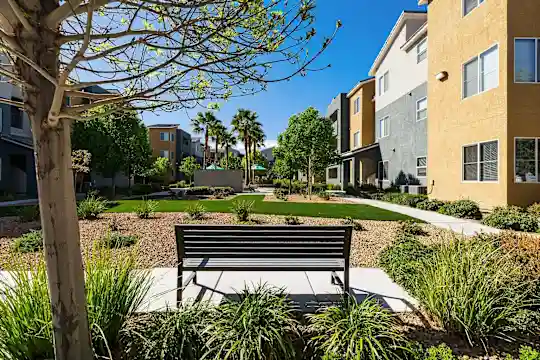 SOLANA APARTMENT HOMES - Las Vegas, NV - Photo 26