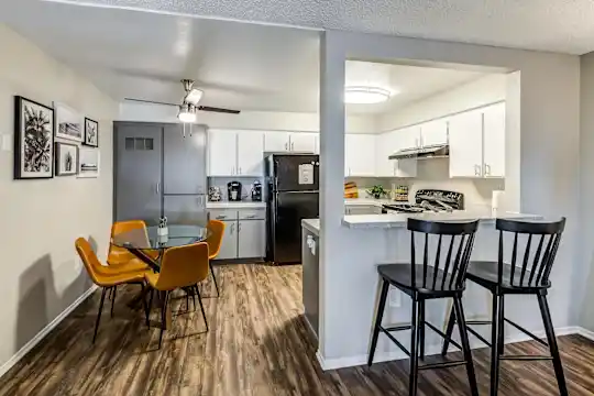 Veranda Riverside - Riverside, CA - Photo 1