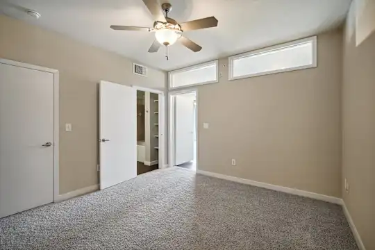 Cole Apartments - Austin, TX - Photo 30