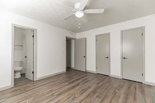 Colony House - Dallas, TX - Photo 39